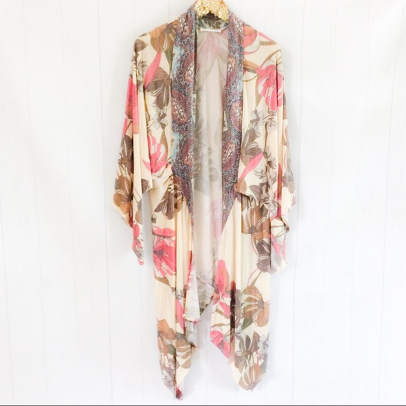 ⭐️FLORAL KIMONO⭐️ - Picture 5 of 5